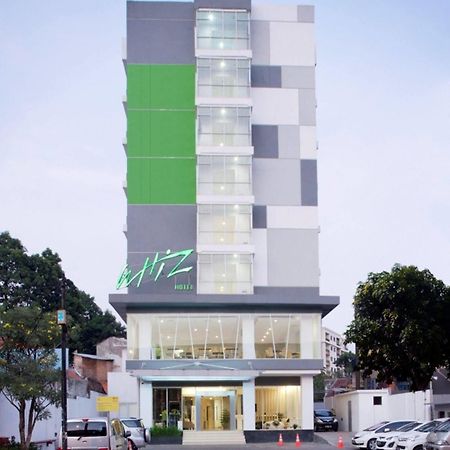 Whiz Hotel Cikini Yakarta Exterior foto