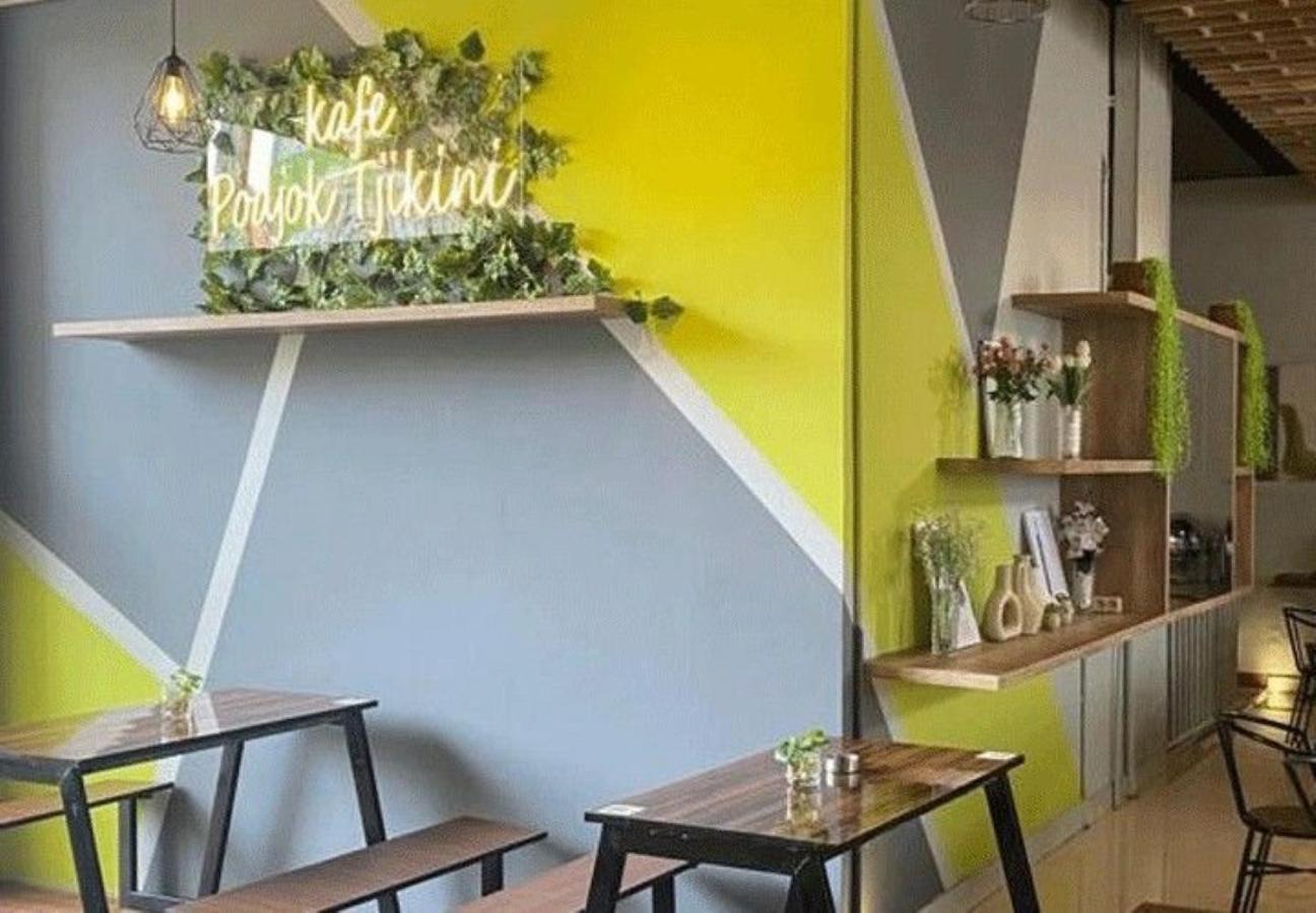 Whiz Hotel Cikini Yakarta Exterior foto
