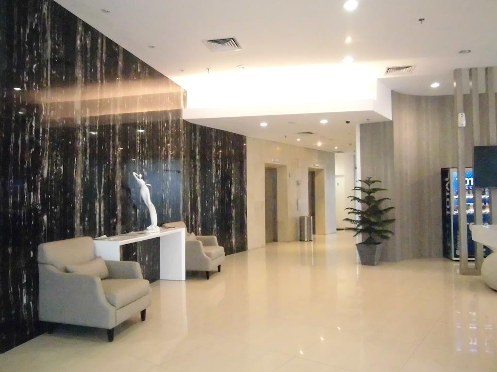 Whiz Hotel Cikini Yakarta Exterior foto